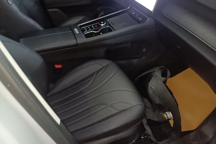 Used Chery Fengyun T9 2025 120 Long-Range Luxury Version 7 Seats Lithium Iron Phosphate Right Front Seat