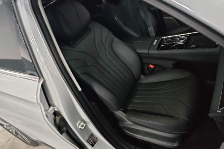 Used Chery Fengyun T9 2025 120 Long-Range Luxury Version 7 Seats Lithium Iron Phosphate Right Front Seat