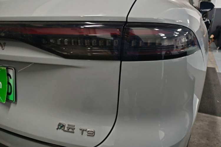Used Chery Fengyun T9 2025 120 Long-Range Luxury Version 7 Seats Lithium Iron Phosphate Right Rear Taillight