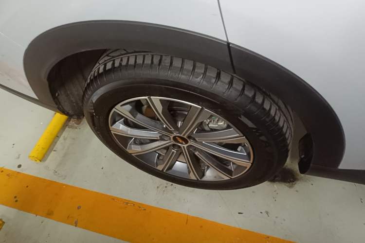 Used Chery Fengyun T9 2025 120 Long-Range Luxury Version 7 Seats Lithium Iron Phosphate Right Rear Wheel Hub