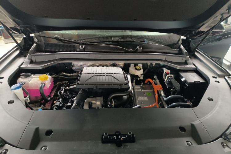 Used Chery Fengyun T9 2025 120 Long-Range Luxury Version 7 Seats Lithium Iron Phosphate Engine Bay