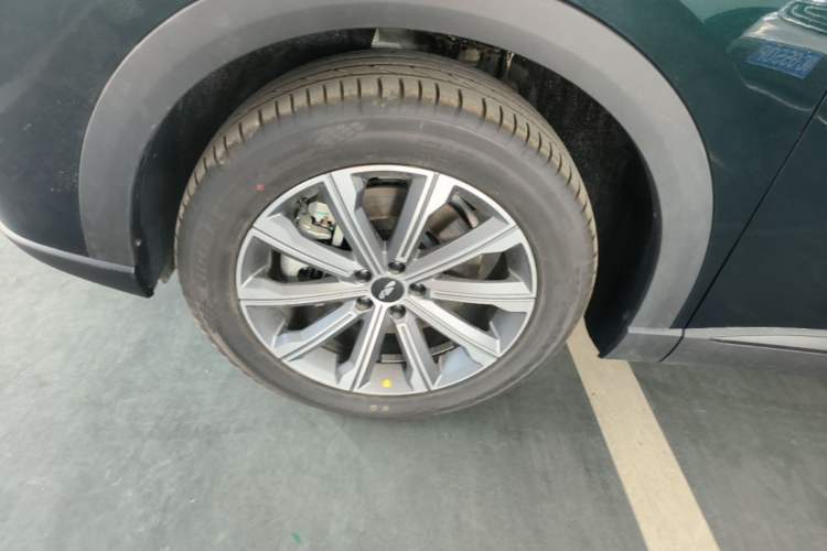 Used Chery Fengyun T9 2025 120 Long-Range Luxury Version 7 Seats Lithium Iron Phosphate Left Front Wheel Hub