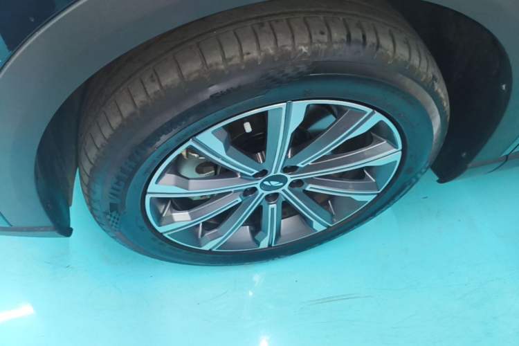 Used Chery Fengyun T9 2025 120 Long-Range Prestige Version 5 Seats Lithium Iron Phosphate Left Front Wheel Hub
