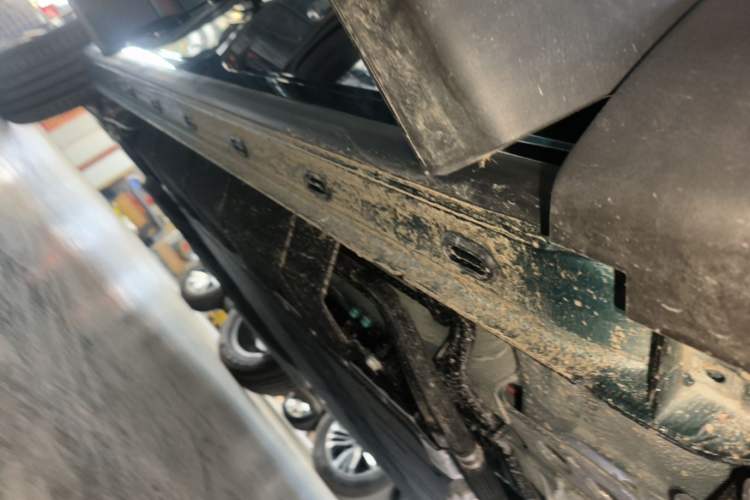 Used Chery Fengyun T9 2025 120 Long-Range Luxury Version 7 Seats Lithium Iron Phosphate Right Side Sill