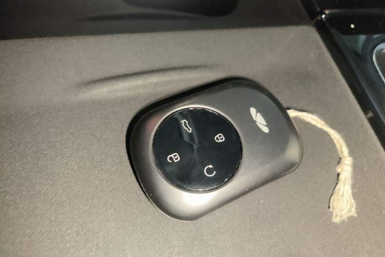 Used Chery Fengyun T9 2025 120 Long-Range Luxury Version 7 Seats Lithium Iron Phosphate Vehicle Key