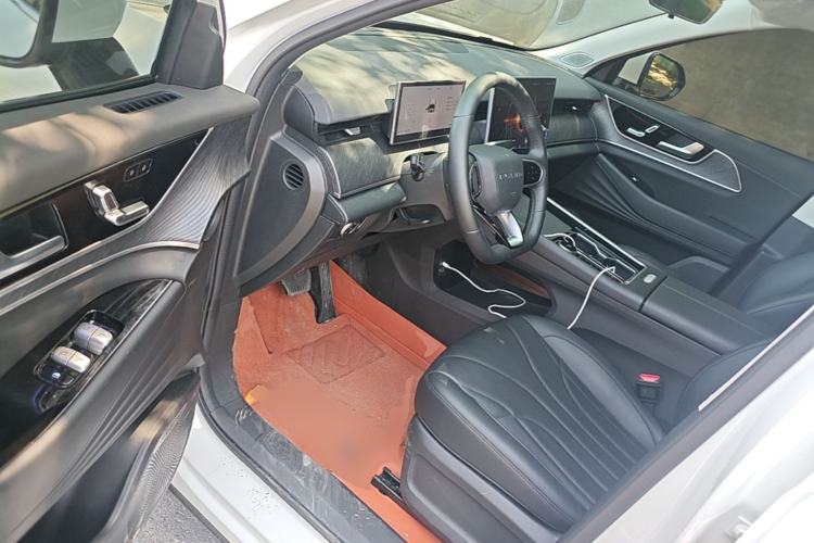 Used Chery Fengyun T9 2025 120 Long-Range Luxury Version 5 Seats Lithium Iron Phosphate Driver Seat