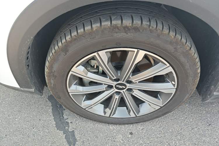 Used Chery Fengyun T9 2025 120 Long-Range Luxury Version 5 Seats Lithium Iron Phosphate Left Front Wheel Hub