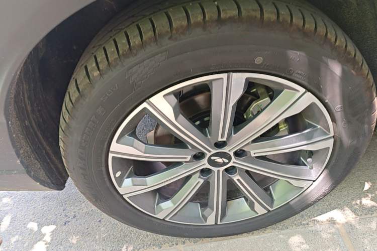 Used Chery Fengyun T9 2025 120 Long-Range Luxury Version 5 Seats Lithium Iron Phosphate Right Rear Wheel Hub