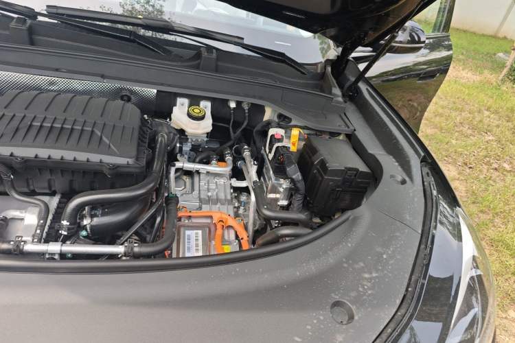 Used Chery Fengyun T9  Engine Bay Left