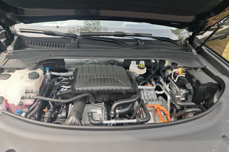 Used Chery Fengyun T9  Engine Bay