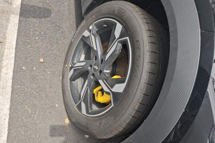 Used Chery Fengyun T9  Right Front Wheel Hub