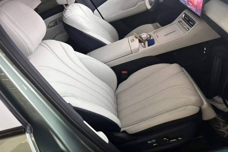 Used Chery Fengyun T9L 2026 Model 200 Four-Wheel Drive Ultra-Comfortable Right Front Seat
