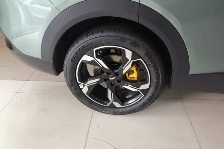 Used Chery Fengyun T9L 2026 Model 230 Max Right Rear Wheel Hub