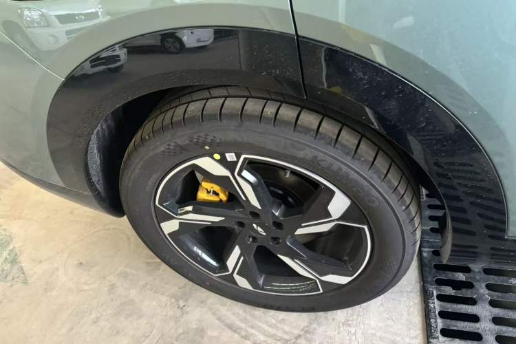 Used Chery Fengyun T9L 2026 Model 200 Four-Wheel Drive Ultra-Comfortable Right Rear Wheel Hub
