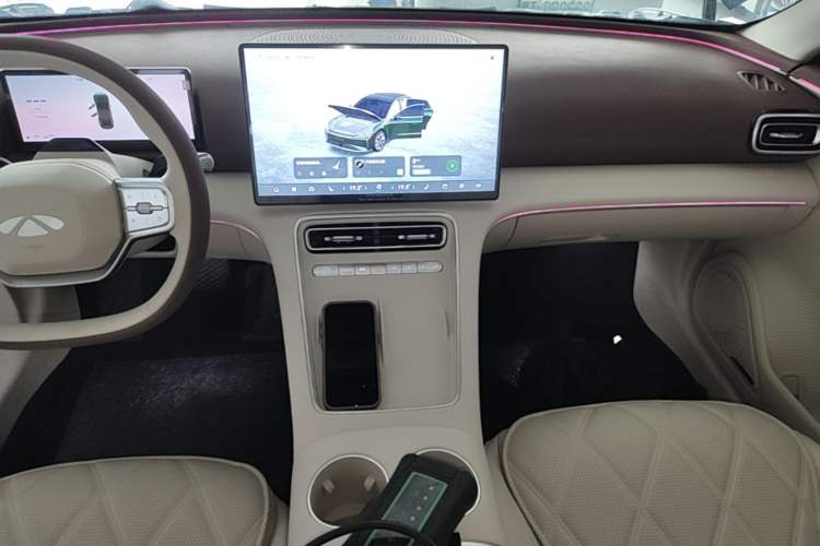 Used Chery Fengyun Fulwin A9L 2025 Model, Guanghui Four-Wheel Drive High-Energy Edition Audio And AC Panel