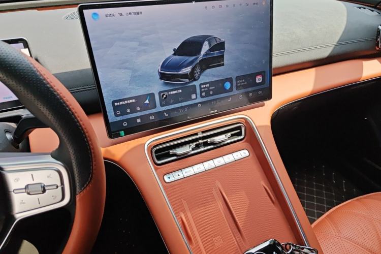 Used Chery Fengyun Fulwin A9L 2025 Model, 260 Ultra-Long Range Luxury Edition Audio And AC Panel