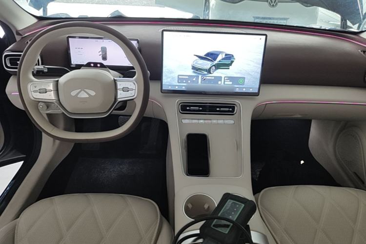 Used Chery Fengyun Fulwin A9L 2025 Model, Guanghui Four-Wheel Drive High-Energy Edition Center Console