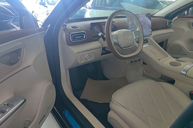 Used Chery Fengyun Fulwin A9L 2025 Model, Guanghui Four-Wheel Drive High-Energy Edition Driver Seat