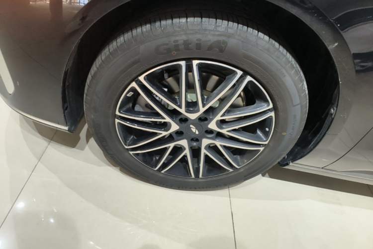 Used Chery Fengyun Fulwin A9L 2025 Model, 260 Ultra-Long Range Luxury Edition Left Front Wheel Hub