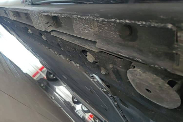 Used Chery Fengyun Fulwin A9L 2025 Model, Guanghui Four-Wheel Drive High-Energy Edition Right Side Sill