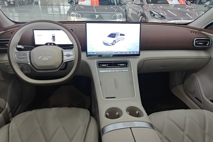 Used Chery Fengyun Fulwin A9L 2025 Model, Guanghui Four-Wheel Drive Peak Edition Center Console