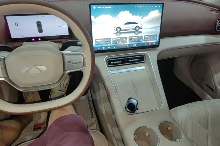 Used Chery Fengyun Fulwin A9L 2025 Model, Guanghui Four-Wheel Drive Peak Edition Center Console