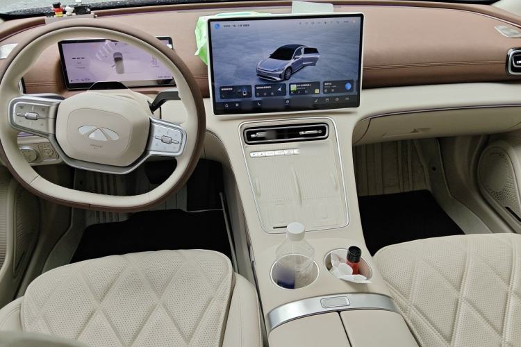 Used Chery Fengyun Fulwin A9L 2025 Model, Guanghui Four-Wheel Drive Peak Edition Center Console