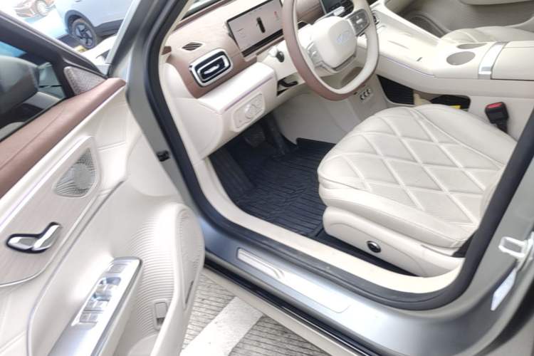 Used Chery Fengyun Fulwin A9L 2025 Model, Guanghui Four-Wheel Drive Peak Edition Driver Seat