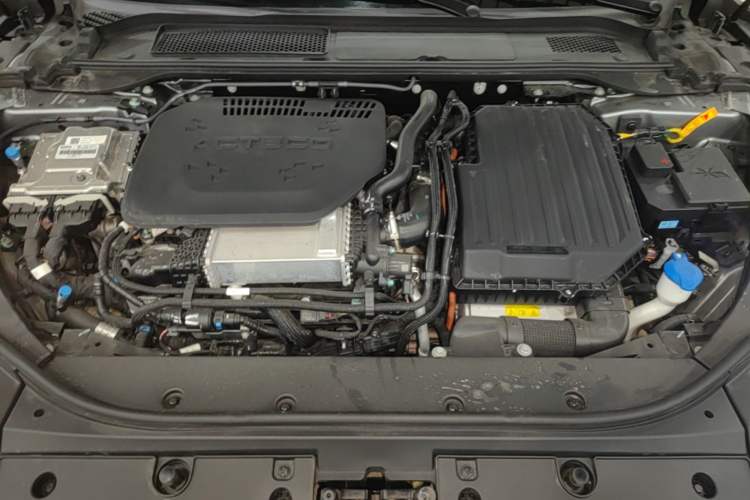 Used Chery Fengyun Fulwin A9L 2025 Model, Guanghui Four-Wheel Drive Peak Edition Engine Bay