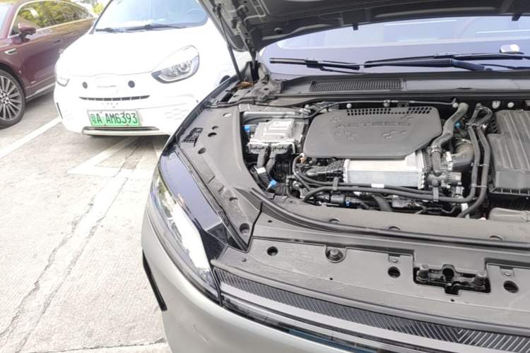 Used Chery Fengyun Fulwin A9L 2025 Model, Guanghui Four-Wheel Drive Peak Edition Engine Bay Right