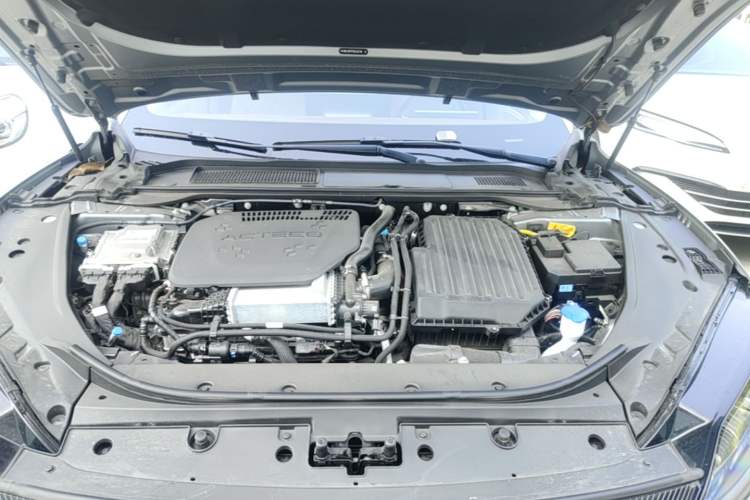 Used Chery Fengyun Fulwin A9L 2025 Model, Guanghui Four-Wheel Drive Peak Edition Engine Bay