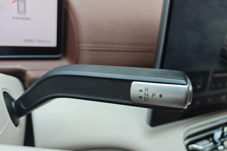 Used Chery Fengyun Fulwin A9L 2025 Model, 260 Ultra-Long Range Prestige Edition Gear Lever