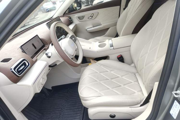 Used Chery Fengyun Fulwin A9L 2025 Model, Guanghui Four-Wheel Drive Peak Edition Left Front Seat