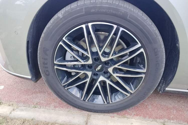 Used Chery Fengyun Fulwin A9L 2025 Model, 260 Ultra-Long Range Prestige Edition Left Front Wheel Hub