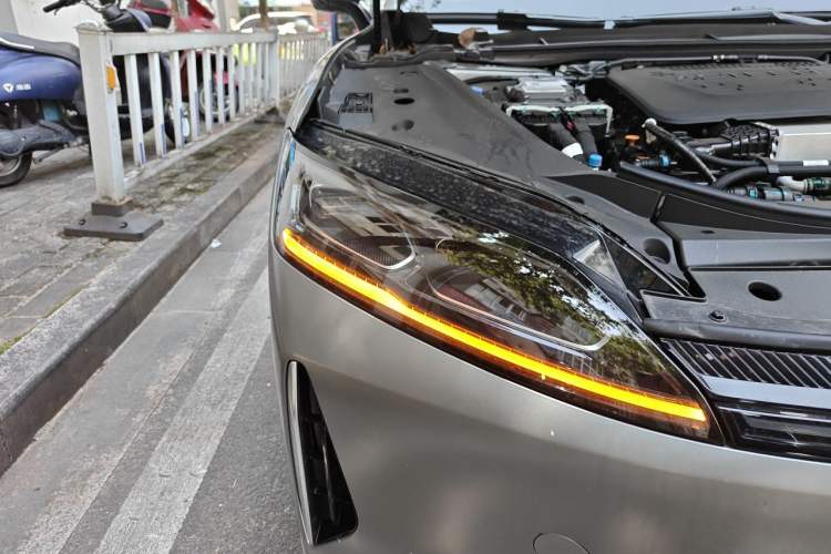 Used Chery Fengyun Fulwin A9L 2025 Model, 260 Ultra-Long Range Prestige Edition Right Front Headlight