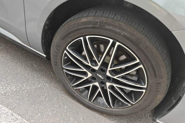 Used Chery Fengyun Fulwin A9L 2025 Model, 260 Ultra-Long Range Prestige Edition Right Front Wheel Hub