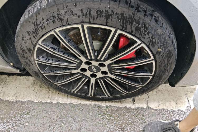 Used Chery Fengyun Fulwin A9L 2025 Model, Guanghui Four-Wheel Drive Peak Edition Right Front Wheel Hub