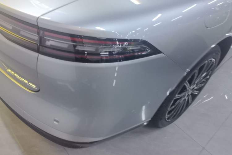 Used Chery Fengyun Fulwin A9L 2025 Model, Four-Wheel Drive High-Energy Peak Edition Right Rear Taillight