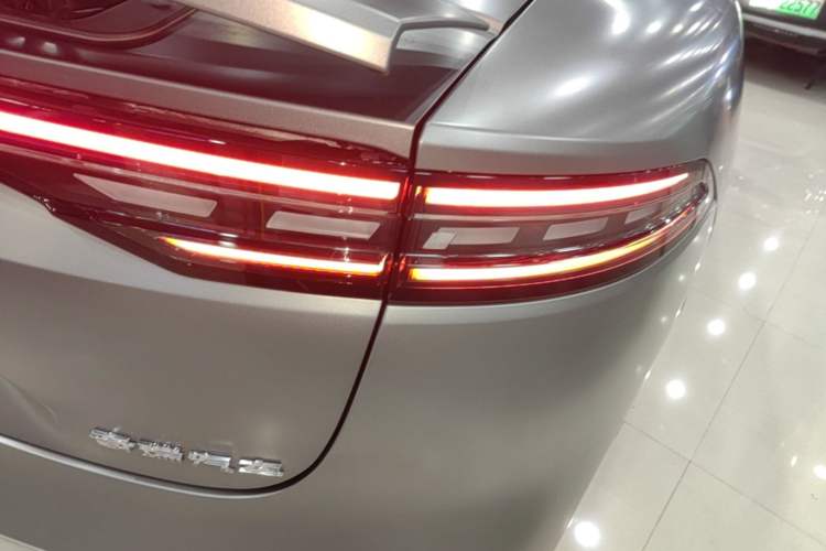 Used Chery Fengyun Fulwin A9L 2025 Model, Guanghui Four-Wheel Drive Peak Edition Right Rear Taillight