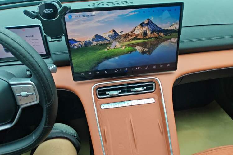 Used Chery Fengyun Fulwin A9L 2025 Model, 260 Ultra-Long Range Luxury Edition Audio And AC Panel
