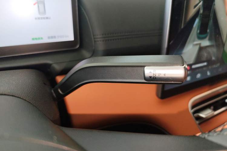 Used Chery Fengyun Fulwin A9L 2025 Model, 260 Ultra-Long Range Prestige Edition Gear Lever
