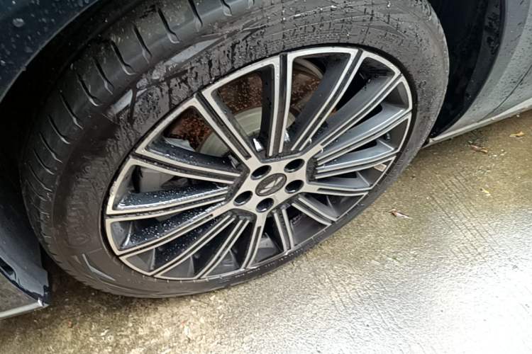 Used Chery Fengyun Fulwin A9L 2025 Model, 260 Boya Luxury Edition Left Front Wheel Hub