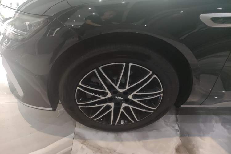 Used Chery Fengyun Fulwin A9L 2025 Model, 260 Ultra-Long Range Prestige Edition Left Front Wheel Hub