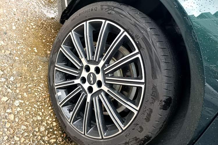 Used Chery Fengyun Fulwin A9L 2025 Model, 260 Boya Luxury Edition Right Rear Wheel Hub