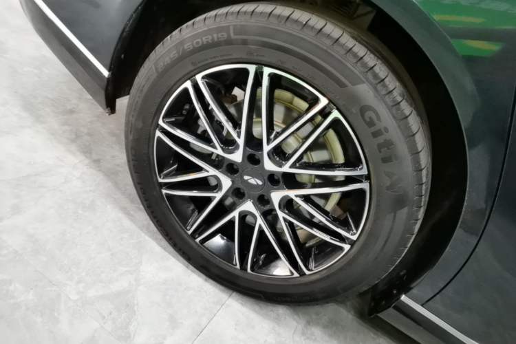 Used Chery Fengyun Fulwin A9L 2025 Model, 260 Ultra-Long Range Luxury Edition Right Rear Wheel Hub