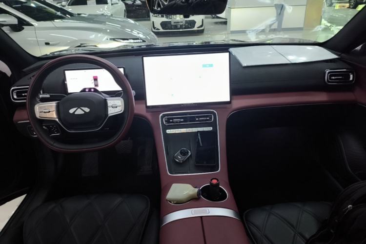 Used Chery Fengyun Fulwin A9L 2025 Model, Four-Wheel Drive High-Energy Peak Edition Center Console