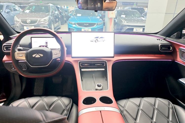 Used Chery Fengyun Fulwin A9L 2025 Model, Four-Wheel Drive High-Energy Peak Edition Center Console