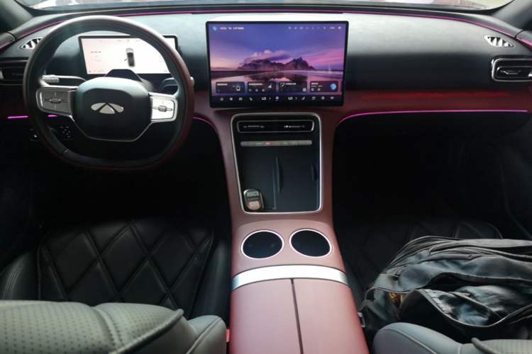 Used Chery Fengyun Fulwin A9L 2025 Model, Four-Wheel Drive High-Energy Peak Edition Center Console