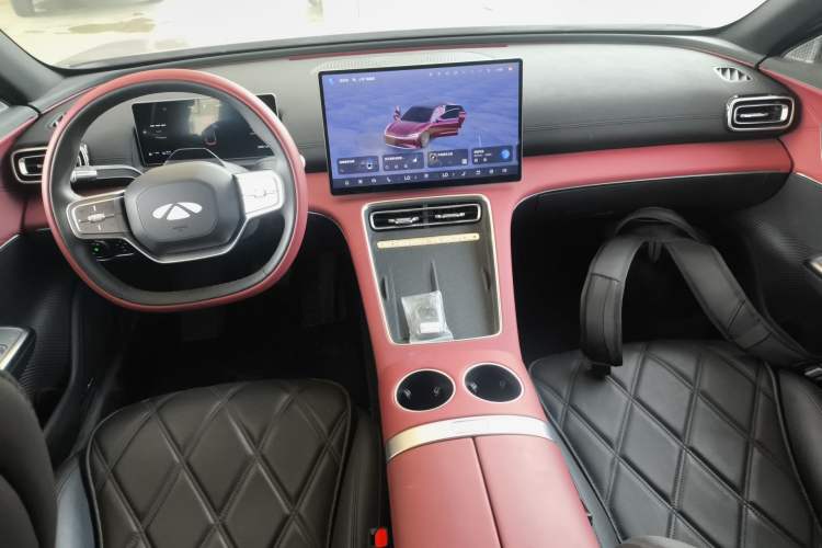 Used Chery Fengyun Fulwin A9L 2025 Model, Four-Wheel Drive High-Energy Peak Edition Center Console