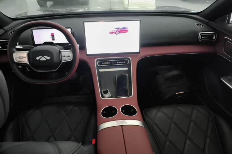 Used Chery Fengyun Fulwin A9L 2025 Model, Four-Wheel Drive High-Energy Peak Edition Center Console